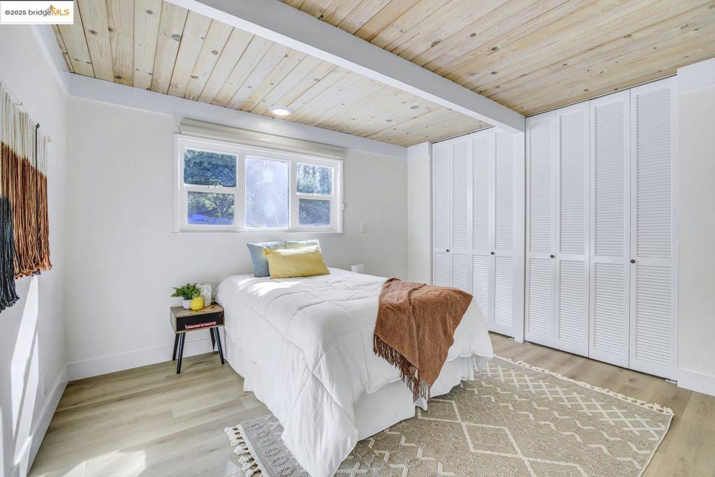 MONTCLAIR HILLS - Residential