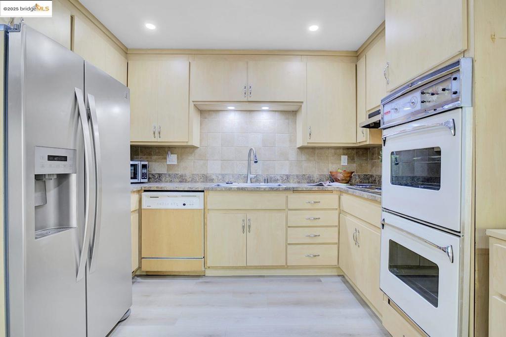 MONTCLAIR HILLS - Residential