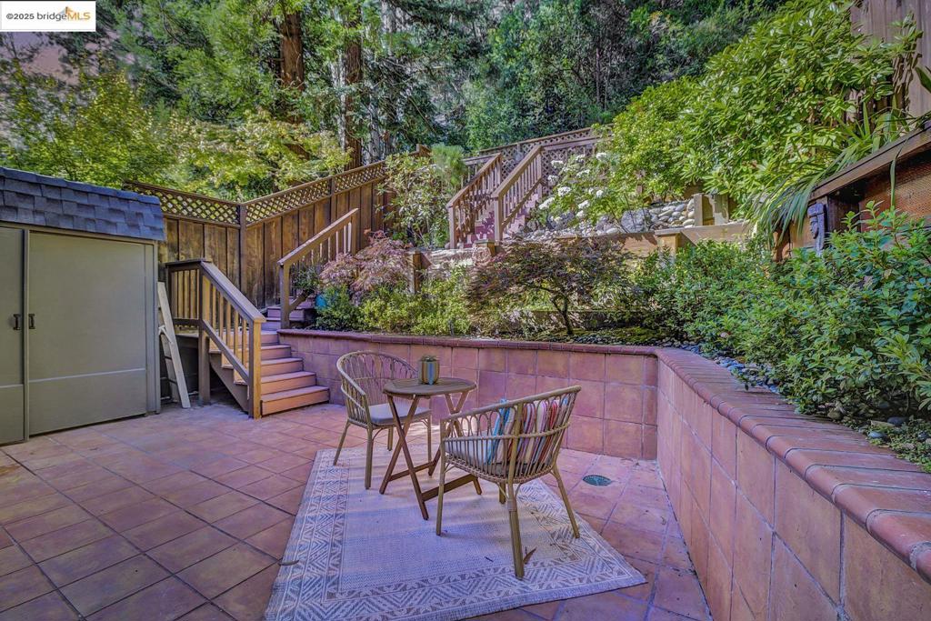 MONTCLAIR HILLS - Residential