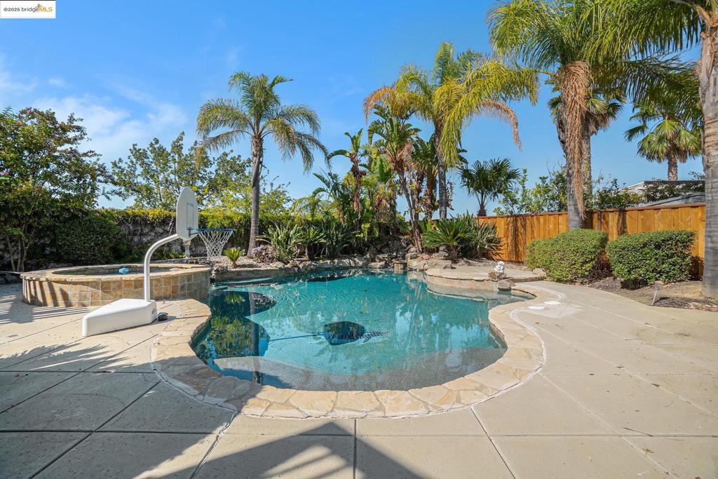 1914 Table Mountain Way