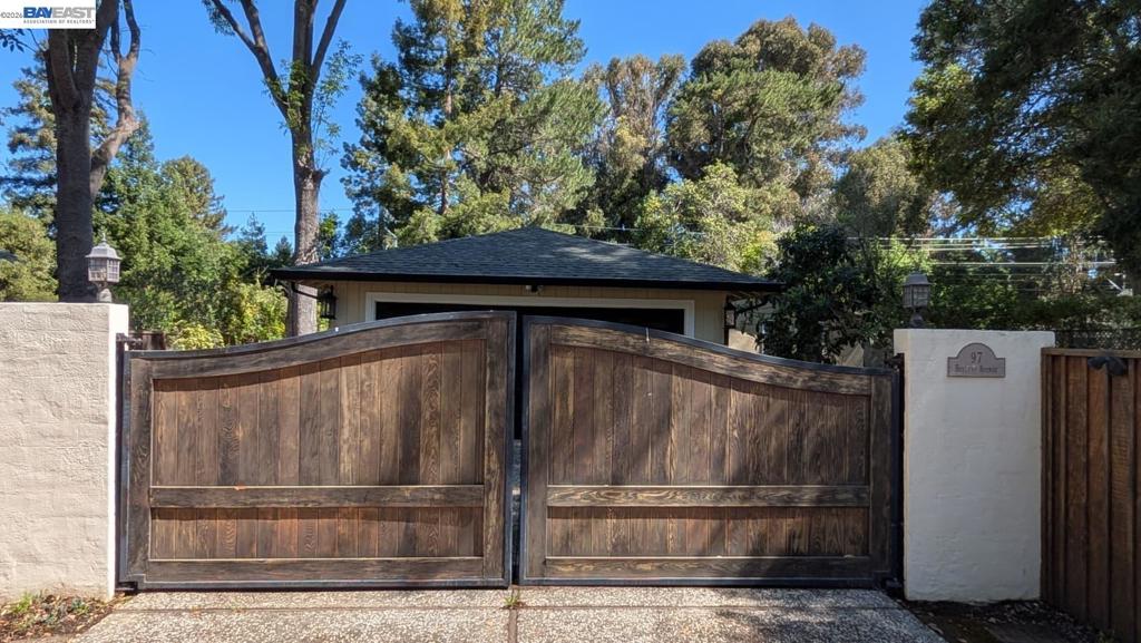 97 Belleau Ave Ave, Atherton CA 94027