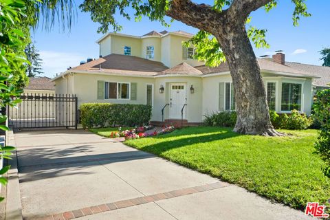 Photo of 11552 Hesby Street, Valley Village, CA 91601 (MLS # 26834177)