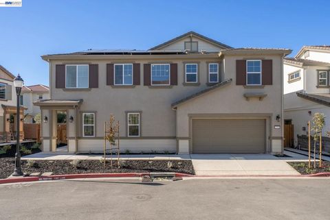 Photo of 222 Mindy Way, Pittsburg, CA 94565 (MLS # 41127183)