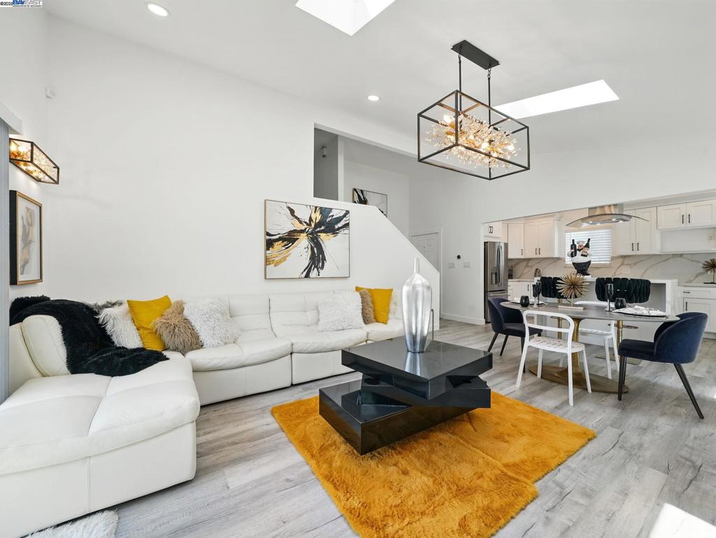 Properties 3 2579 Jacobs St