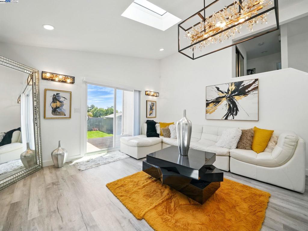 Properties 2 2579 Jacobs St
