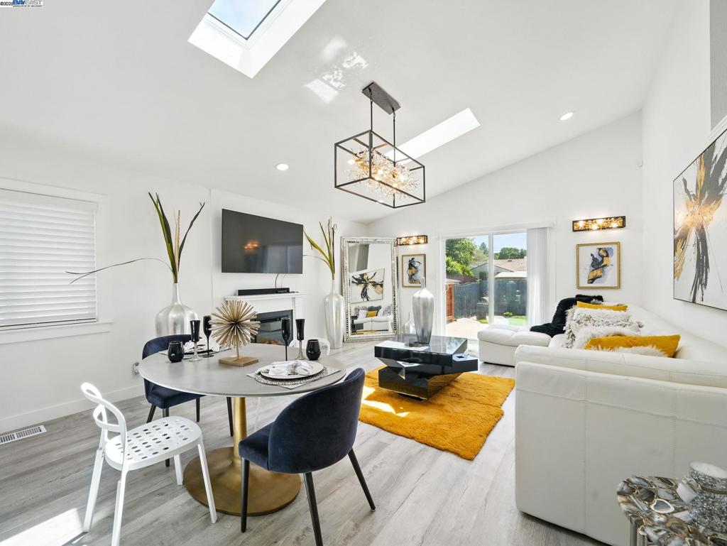 Properties 4 2579 Jacobs St