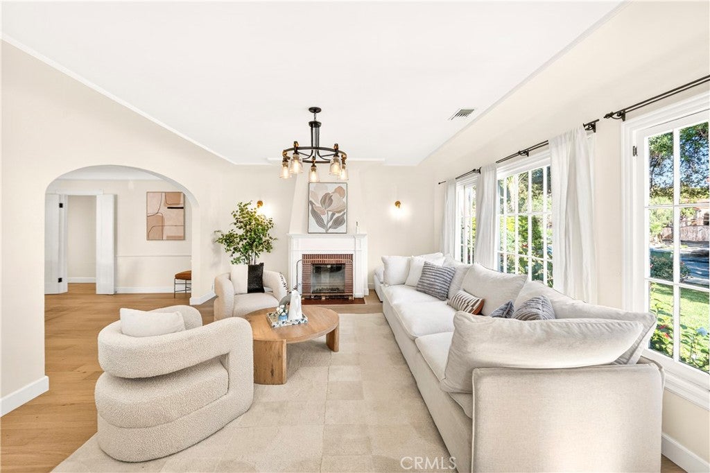 827 Hauser Blvd