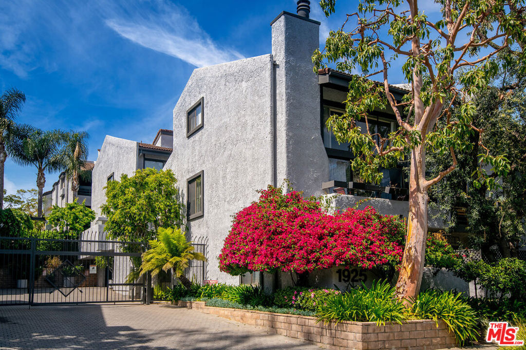 1925 S Beverly Glen Boulevard 30