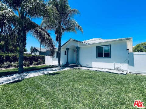 Photo of 22131 Victory Boulevard, Woodland Hills, CA 91303 (MLS # 26853453)