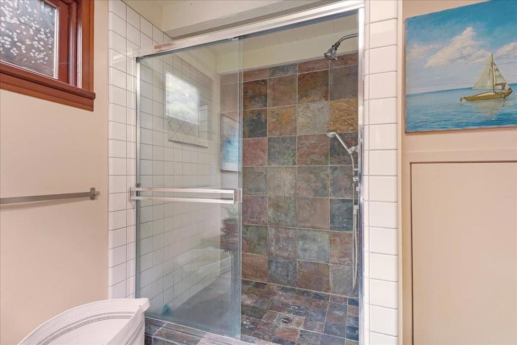 listing image 130720534033527791209
