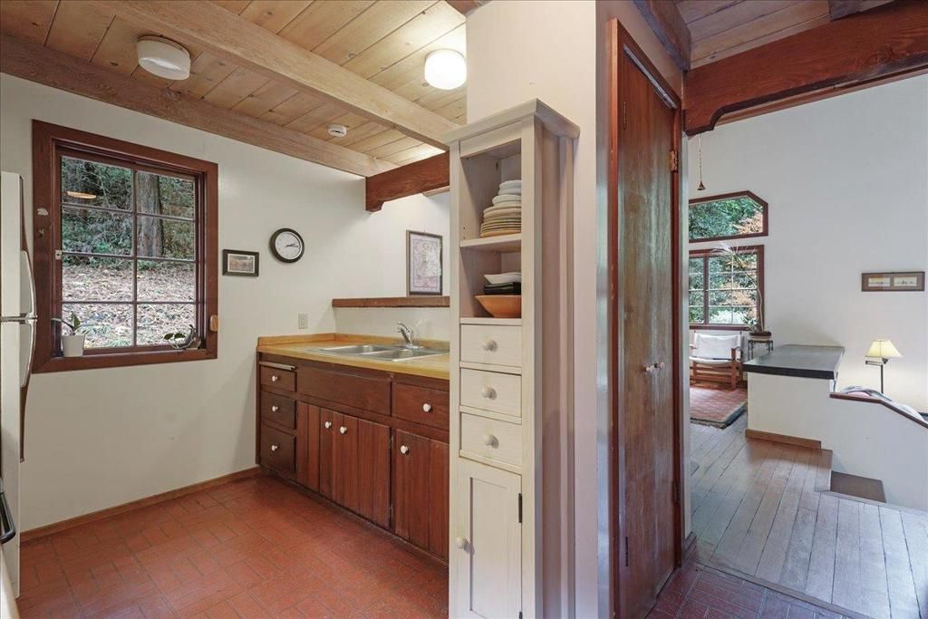 listing image 130721624804367214044