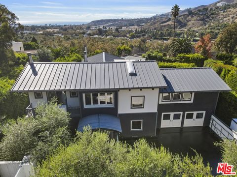 Photo of 3631 SERRA Road, Malibu, CA 90265 (MLS # 26669897)