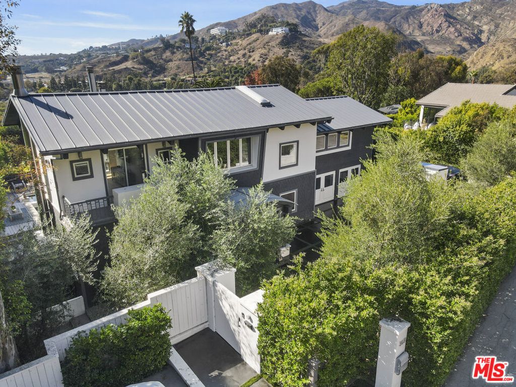 Photo of 3631 SERRA Road, Malibu, CA 90265 (MLS # 26669897)