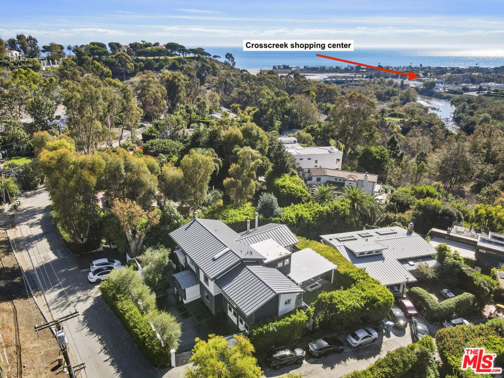 Photo of 3631 SERRA Road, Malibu, CA 90265 (MLS # 26669897)