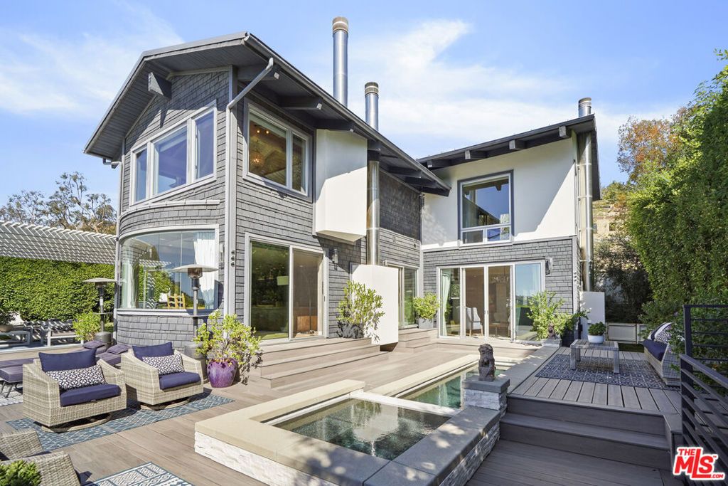 Photo of 3631 SERRA Road, Malibu, CA 90265 (MLS # 26669897)