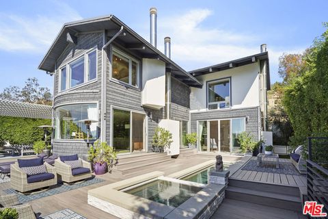 Photo of 3631 SERRA Road, Malibu, CA 90265 (MLS # 26669897)