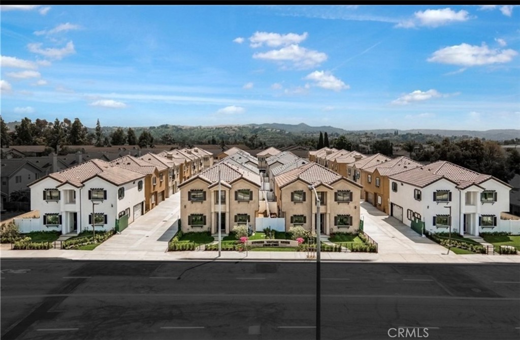 21052 E Cypress