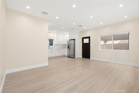 Photo of 19955 Lassen Street, Chatsworth, CA 91311 (MLS # SR26050239)