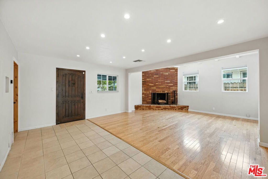 Photo of 5019 Serrania Avenue, Woodland Hills, CA 91364 (MLS # 25565101)