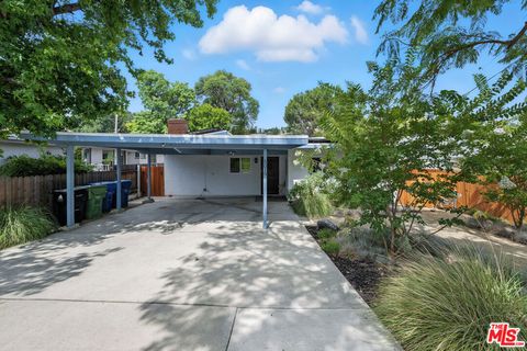 Photo of 5019 Serrania Avenue, Woodland Hills, CA 91364 (MLS # 25565101)