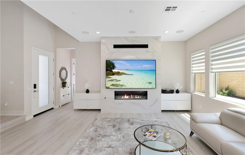 230 Holliston