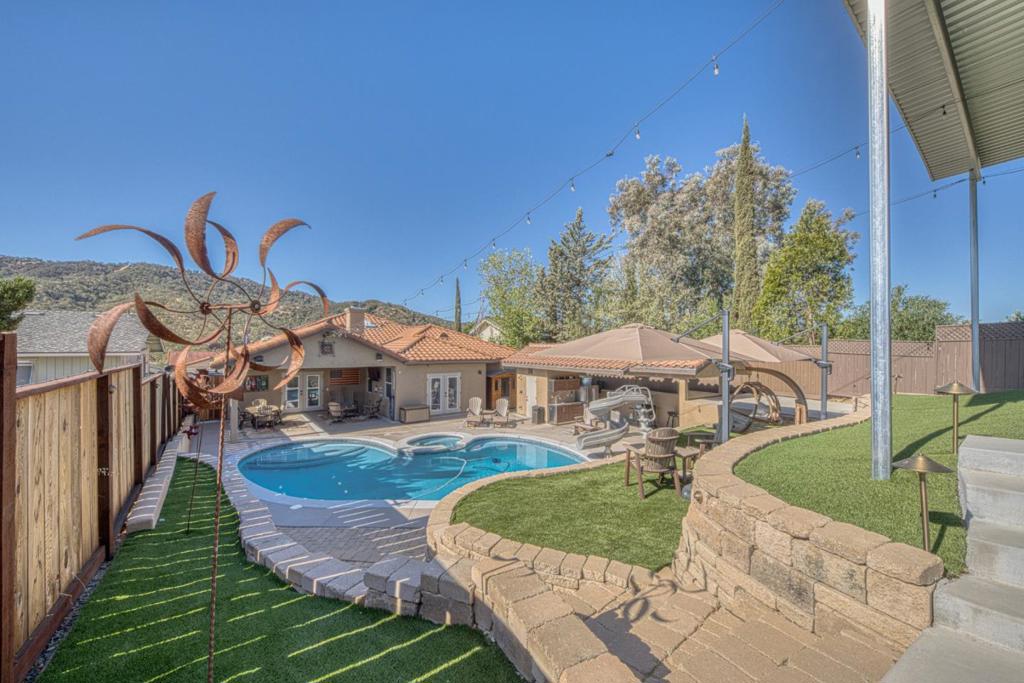 1669 Buggywhip Lane