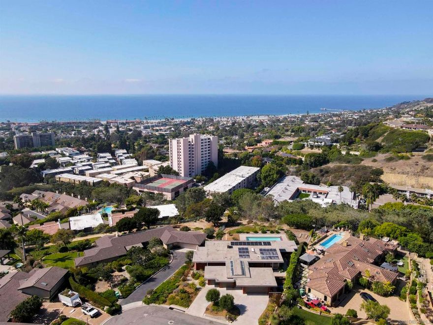 Enjoy spectacular ocean views from most rooms in this beautiful mid-century home in North La Jolla on close to half acre. Easy access in and out of la Jolla, close proximity to la Jolla Shores Beach and Village, UCSD, Birch Aquarium, La Jolla Playhouse, Torrey Pines State Park and so much more.