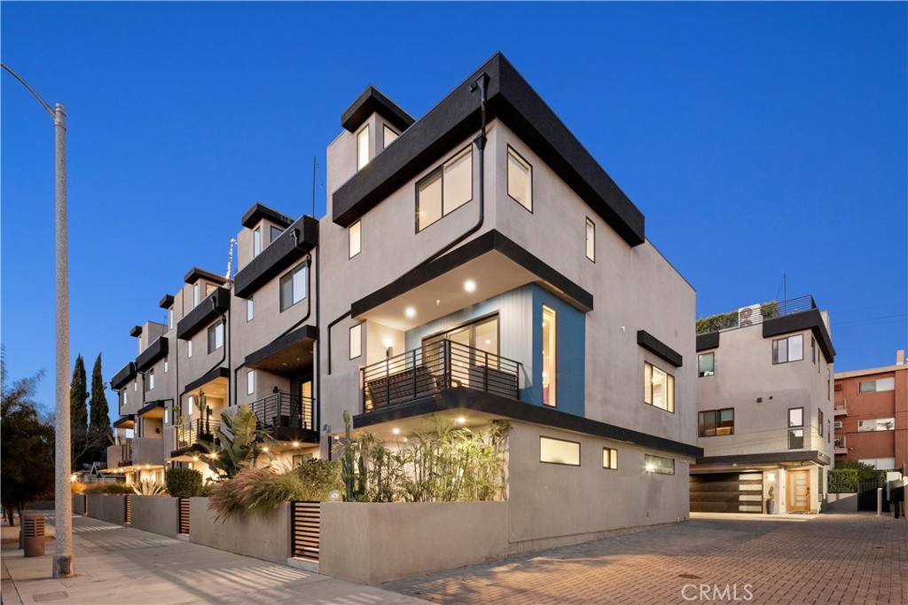 Properties 1 922 N Ridgewood Pl