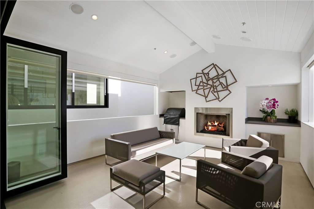 715 1/2 Marigold Avenue