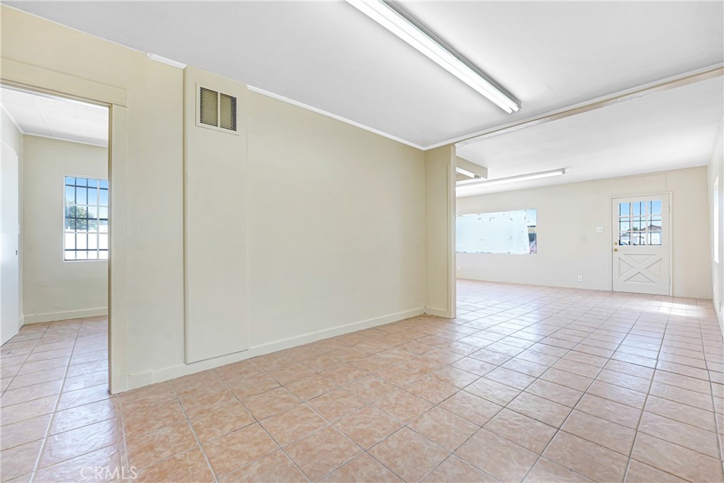226 W Arbor Vitae
