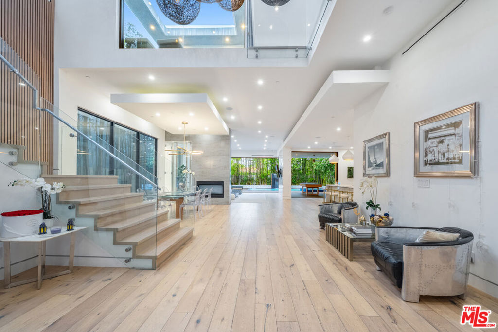 Properties 4 14827 Huston Street