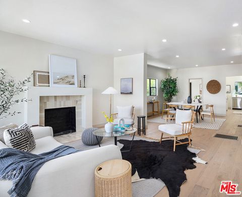 Photo of 976 Hyperion Avenue, Los Angeles, CA 90029 (MLS # 26668707)