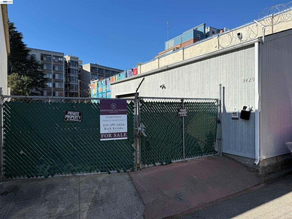 Photo of 3429 Eden Ln Ln, Oakland, CA 94601 (MLS # 41128291)