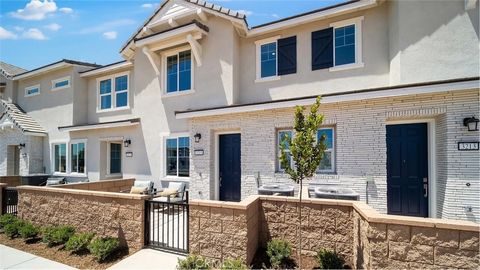 Tiny photo for 2695 Cloudview Privado, Ontario, CA 91761 (MLS # SW26049677)