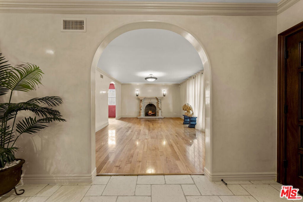 6138 Maryland Drive, Los Angeles CA 90048