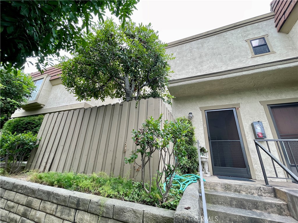 Properties 1 111 E Sierra Madre Boulevard E