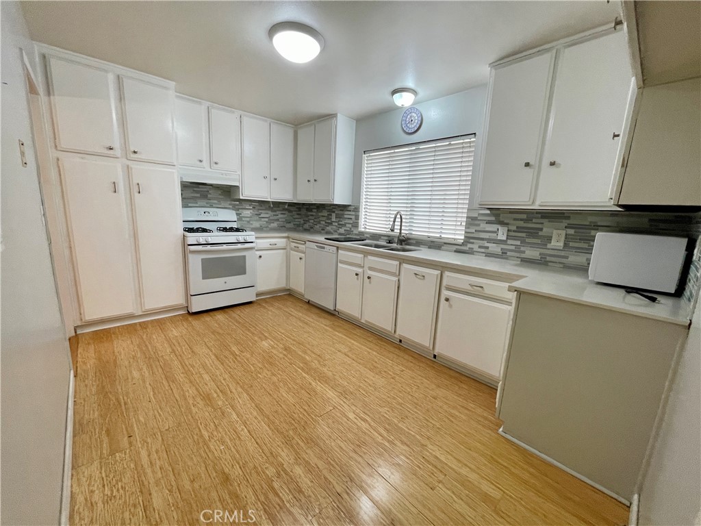 Properties 4 111 E Sierra Madre Boulevard E