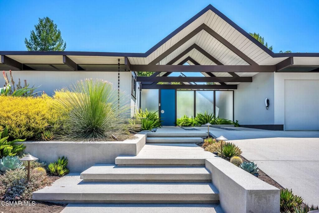 Photo of 17148 Lisette Street, Granada Hills, CA 91344 (MLS # 225004524)