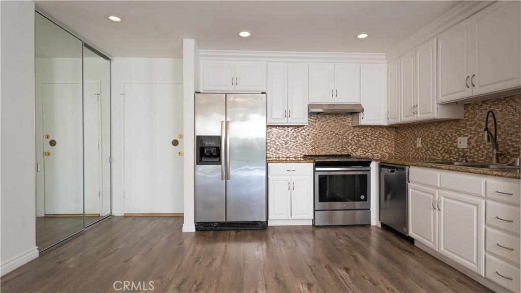 Versailles (VERS) - Residential Lease