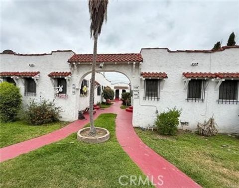 Photo of 726 W 76th St, Los Angeles, CA 90044 (MLS # SR25267068)