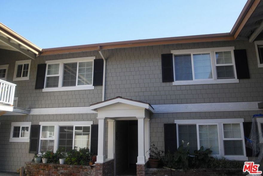 Newly renovated 1 bedroom on Carbon beach. Best value in Malibu for such a great location. Gated building and a 1 car enclosed garage. Close to all restaurants and shopping and next to the Malibu Beach Inn and first point for all the surfers out there.