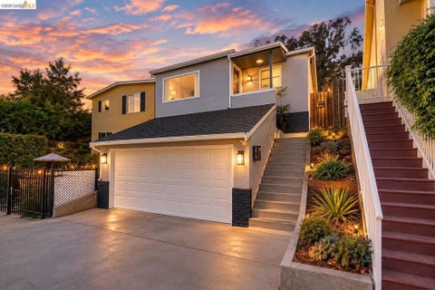 Photo of 2515 Oliver Ave AVE, Oakland, CA 94605 (MLS # 41148370)