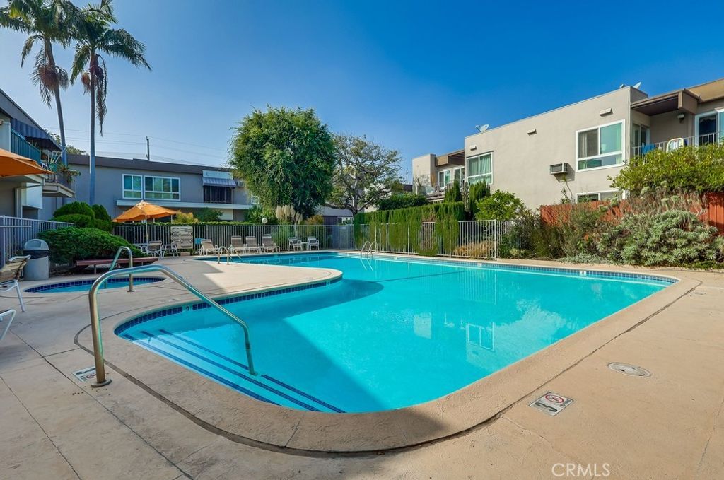 Photo of 11120 Queensland #H57, Los Angeles, CA 90034 (MLS # SB25254364)