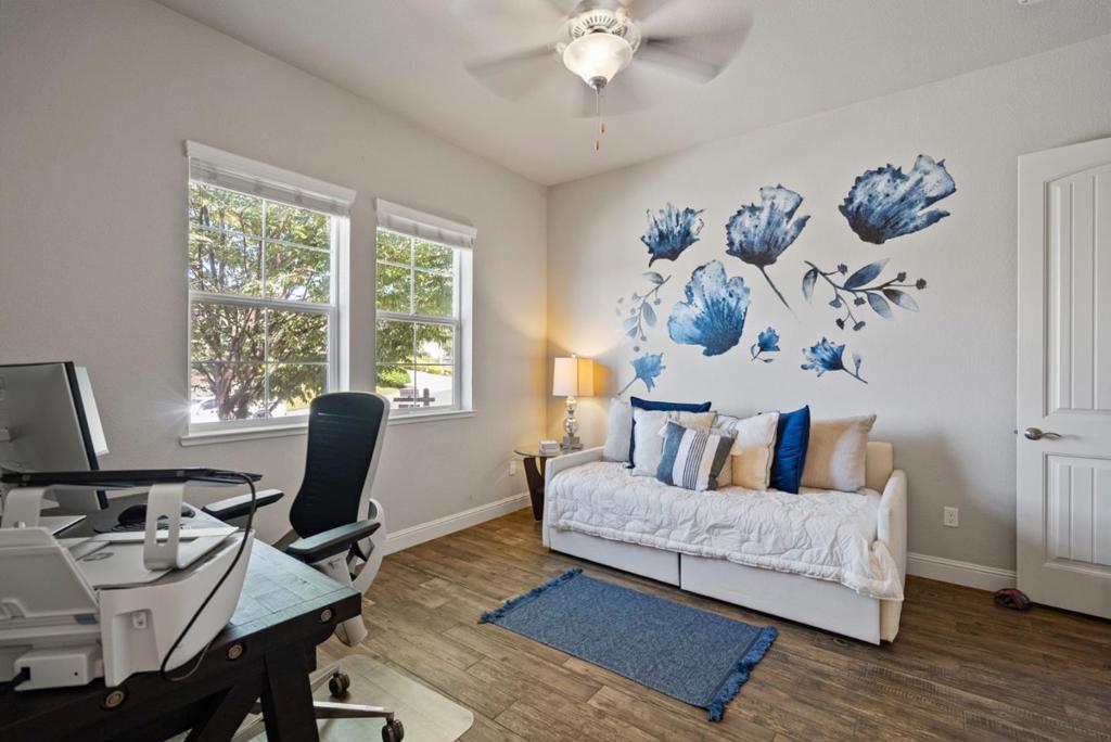 806 Fairywren Court