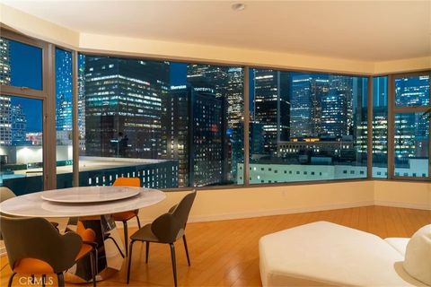 Photo of 801 S Grand Avenue #1305, Los Angeles, CA 90017 (MLS # WS26089641)