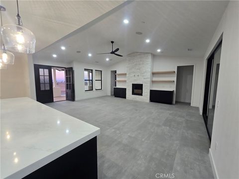 12025 Prairie Trail Oak Hills CA 92344