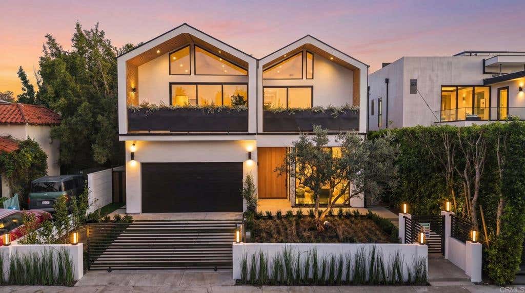 Photo of 824 N Curson Avenue, Los Angeles, CA 90046 (MLS # NDP2605919)