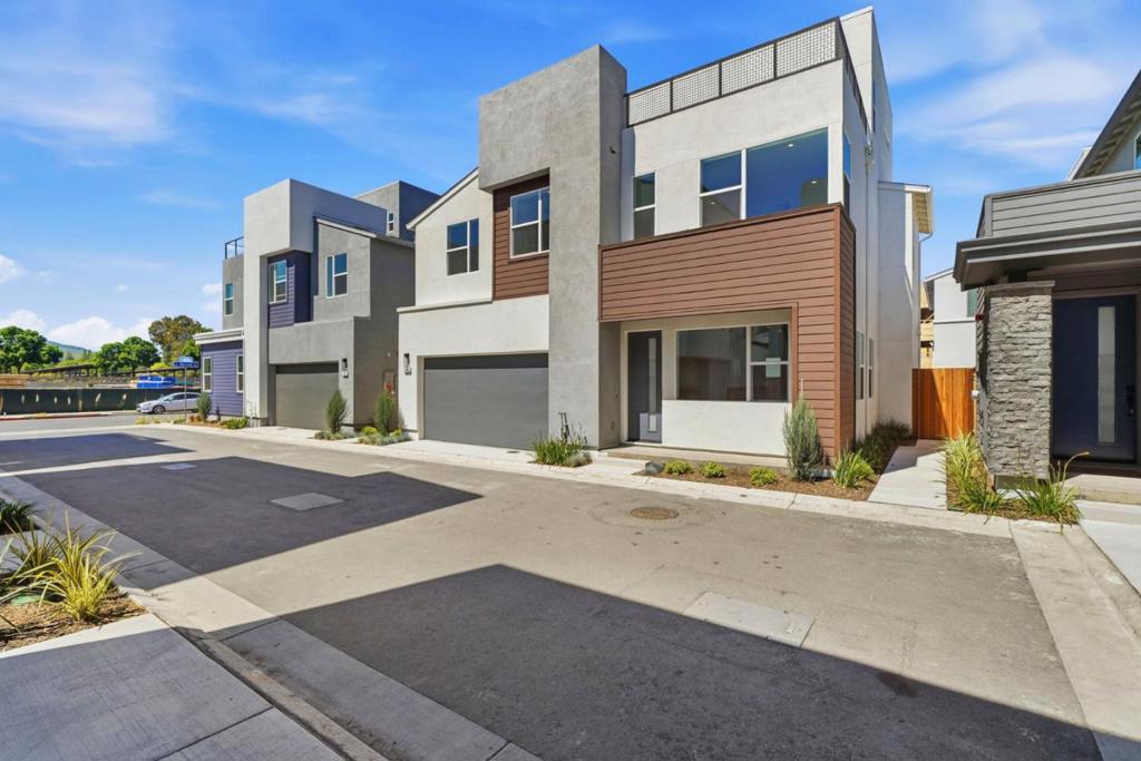 326 Isabelline Court