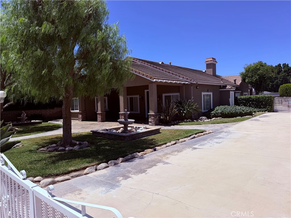 2032 South Helen