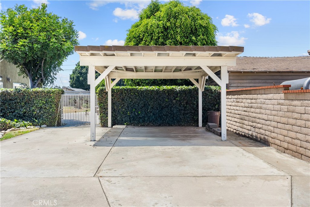 2032 South Helen